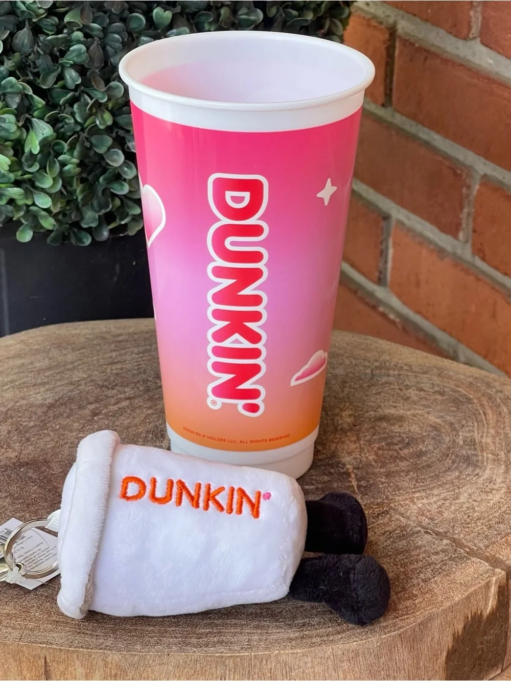 New DUNKIN 2025 Sabrina Cup & HOT COFFEE PLUSH KEYCHAIN Gift Set